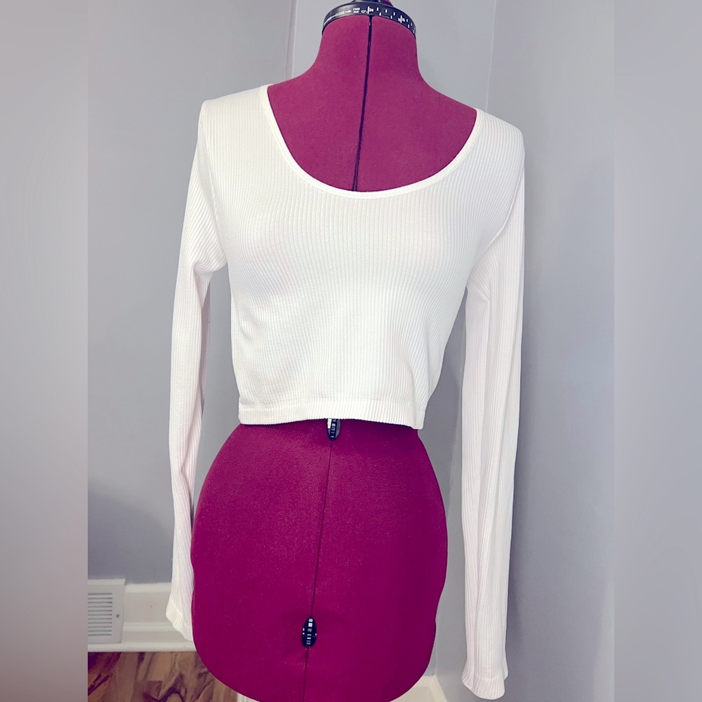 White long sleeve crop top, size M/L. NEVER WORN!
